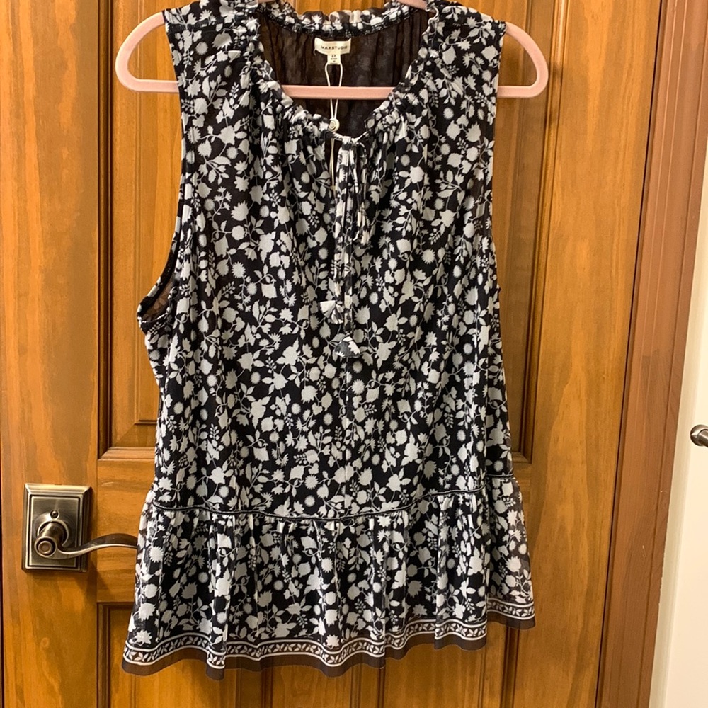 NWT Max studio 2x black and white sleeveless top